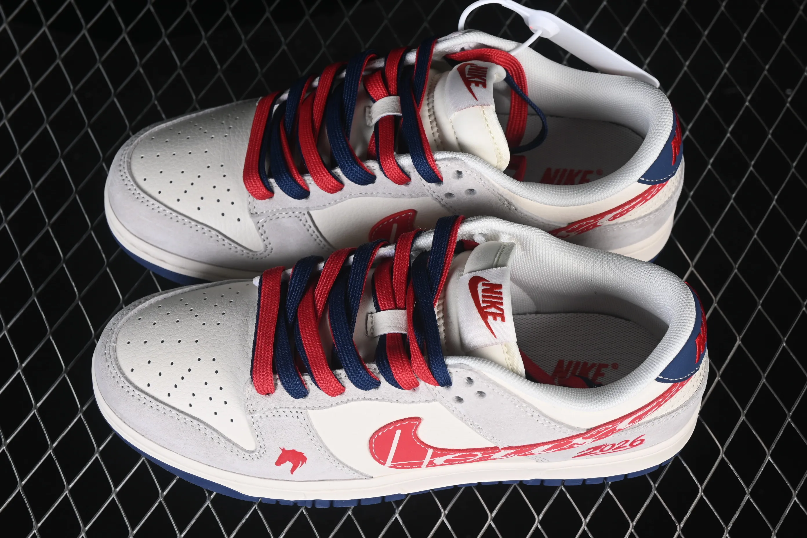 All categories Nk SB Dunk Series Nk SB Dunk Low High-end customized low-top sneakers Nike SB Dunk Low Year of the Horse limited edition blue and red two-color high-end customized low-top casual skateboard shoes JJ2508-603
